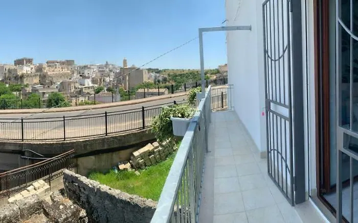 Il Belvedere, לטרצה